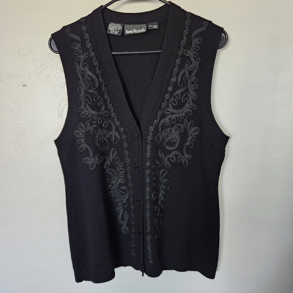 Anne Klein Vintage Women's Medium Black Embroidered Vest 100% Wool Sweater Swirl